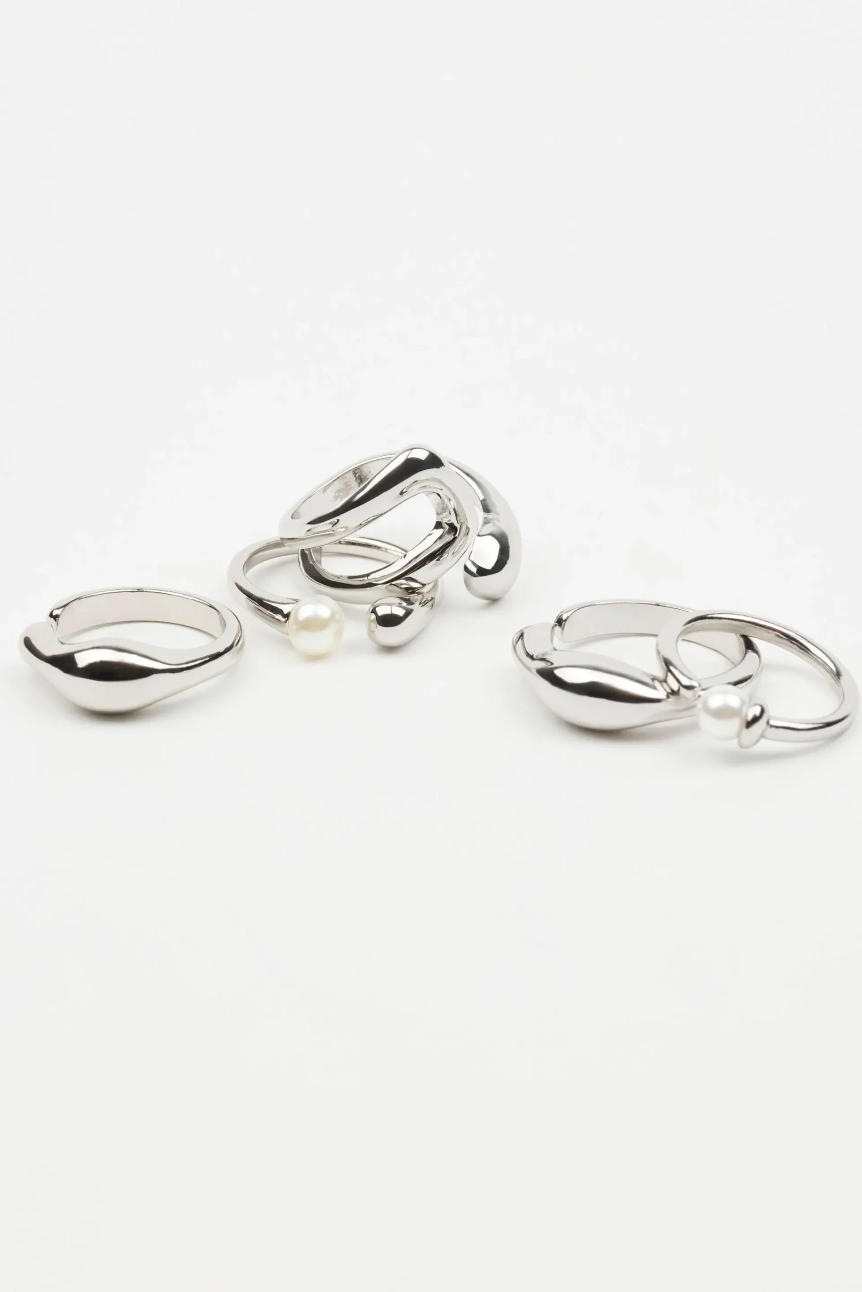 Set Of 5 Pearl & Organic Rings*Garage Clothing Outlet